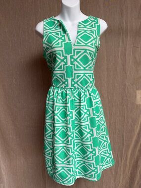 buttons Green & White Geometric Sleeveless Mini Dress